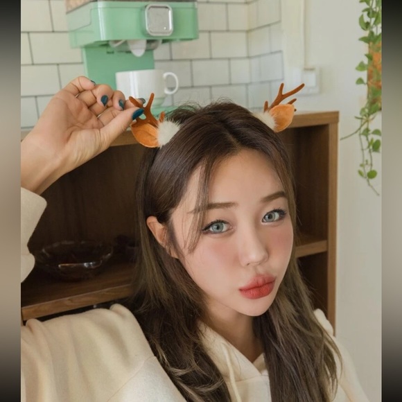 Kathrono Accessories - 🦌 Awesome Elk Reindeer Deer Antler Pompom Headband Headdress 🦌